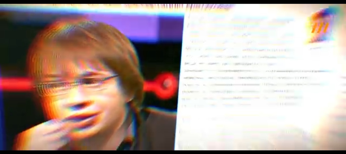 На экране скриншоты статей про фонд «Династия», фото Панчина, логотипы иностранных фондов. Визуальный ряд строится как в расследованиях НТВ.