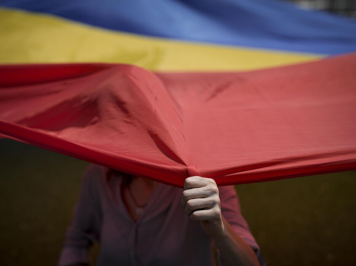    Женщина с флагом Румынии | © AP Photo / Vadim Ghirda