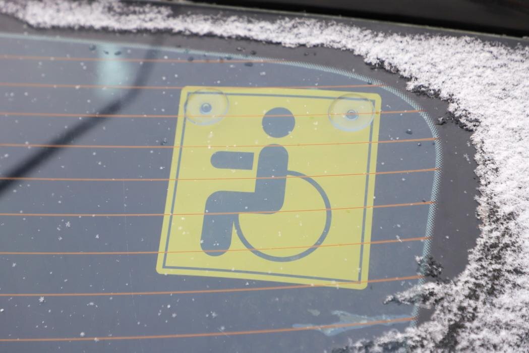 Более 50 водителей оштрафовали в Пскове за парковку на инвалидных местах с начала года
Фото: пресс-служба УМВД России по Псковской области