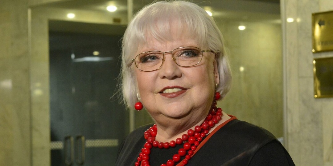 Позднее счастье обернулось драмой: Как выглядят и чем занимаются сыновья Крючковой, которых она так долго ждала