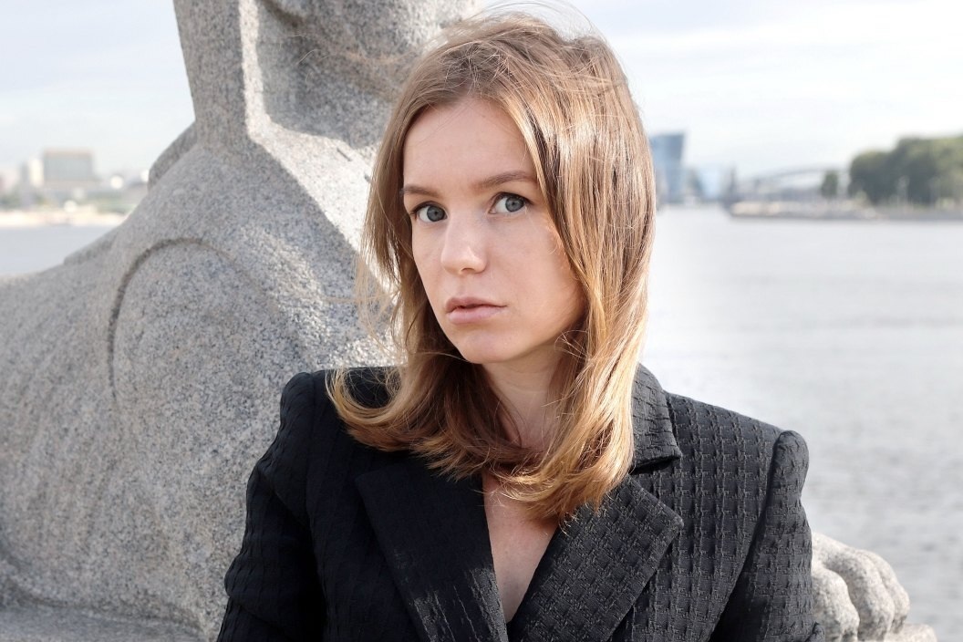     «Совершеннолетие пары отмечаем втроем»: Полина Филоненко показала романтическое видео с мужем