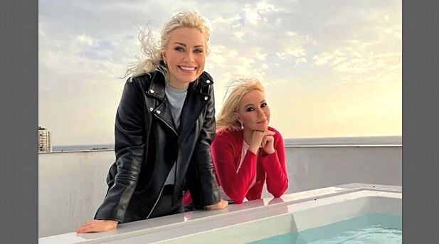 Лера и Катя решили выступать на сцене