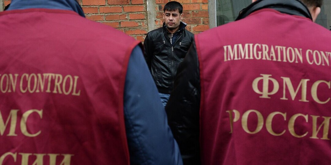 Из Петербурга и области за год выдворили более 14 тысяч нелегалов