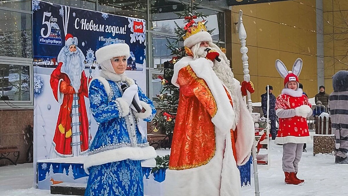    30 января традиционно отмечается День Деда Мороза и Снегурочки   1MI