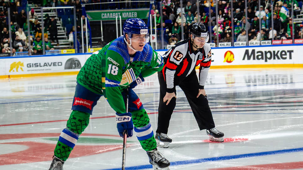 Защитник хоккейного клуба «Салават Юлаев» (Уфа) Дин Стюарт.📷Фото: Идэль Гумеров / Коммерсантъ