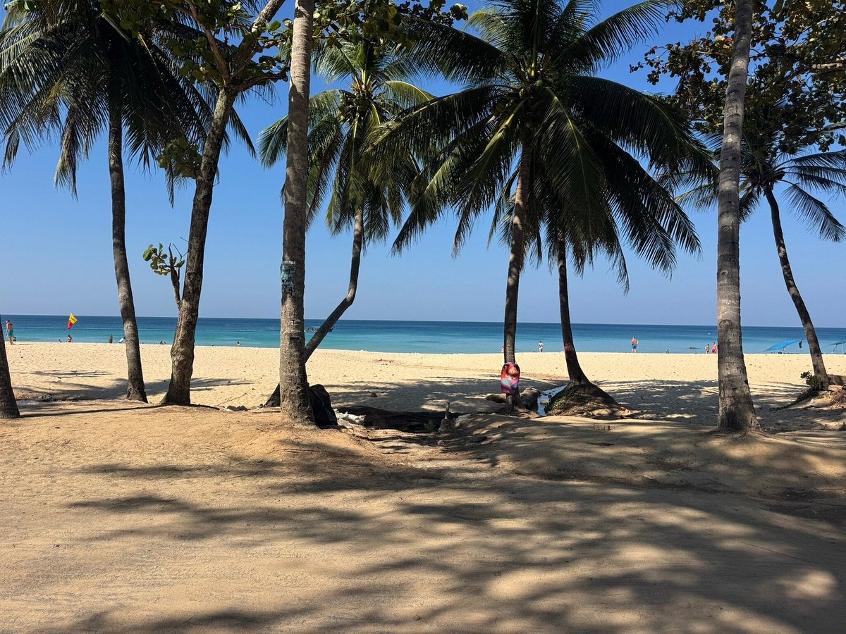 Пляж Сурин, Пхукет