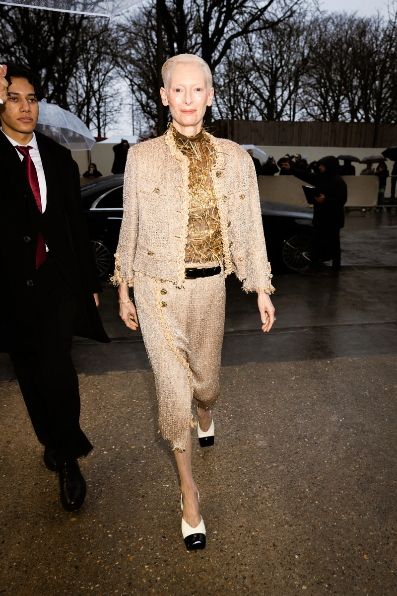 Британская актриса Тильда Суинтон (настоящее имя — Кэтрин Матильда Суинтон) —  на показе высокой моды Chanel весна-лето 2026