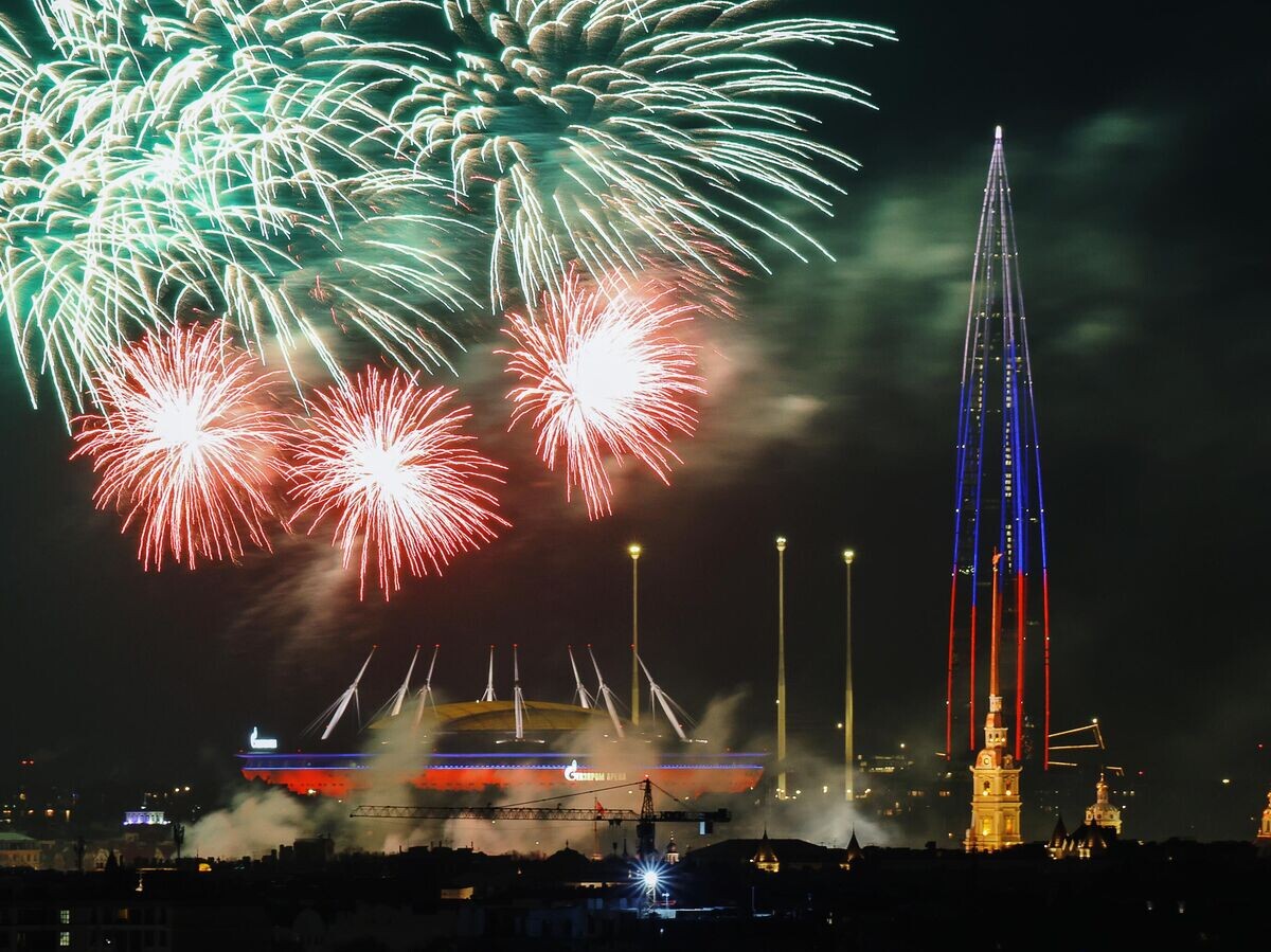    Праздничный салют в честь Дня защитника Отечества в Санкт-Петербурге | © РИА Новости / Артем Пряхин