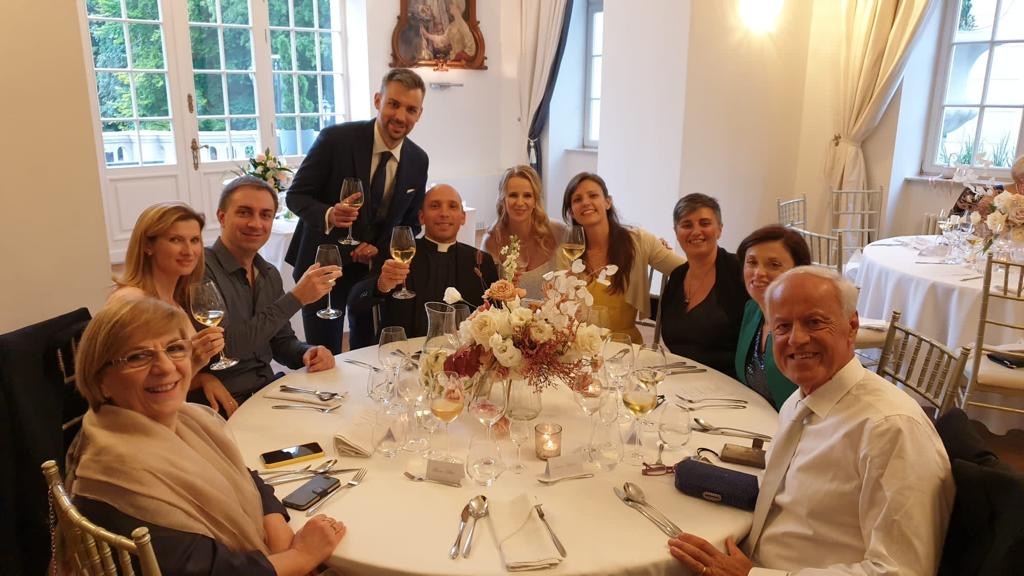 Фото с семей мужа. Я вторая слева https://t.me/ne_pizzei_edinoi