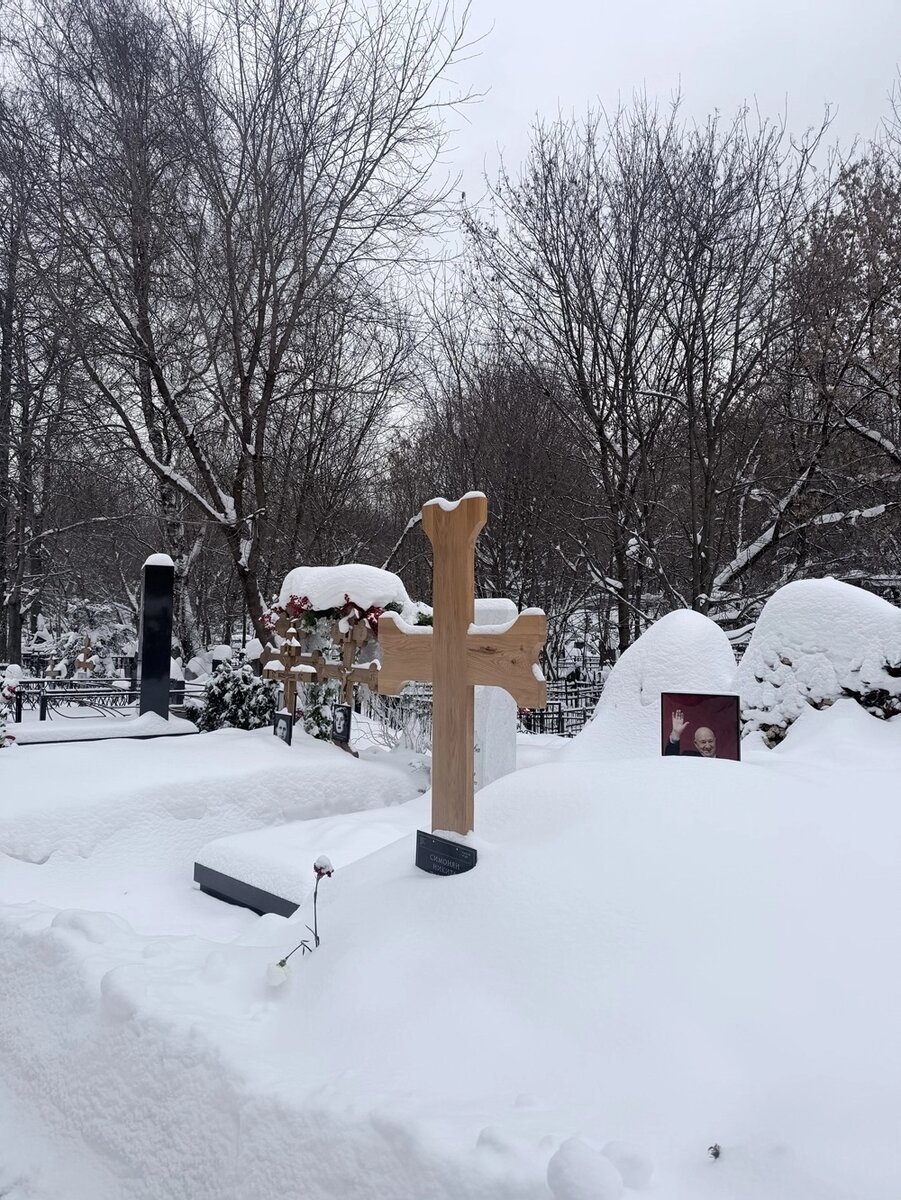    Могилу запорошило снегом. Фото: АиФ/ Валерия Чугунова