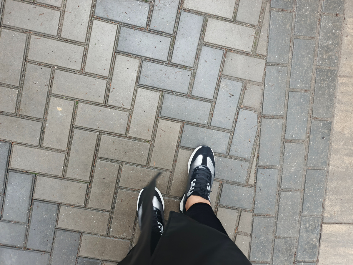 На работу в новых кроссовках