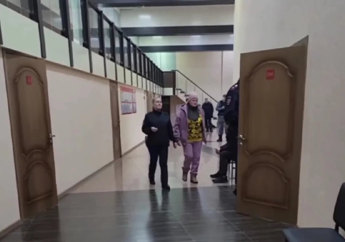    Женщина из Хабаровского края зарезала насильника и получила 8 лет колонии