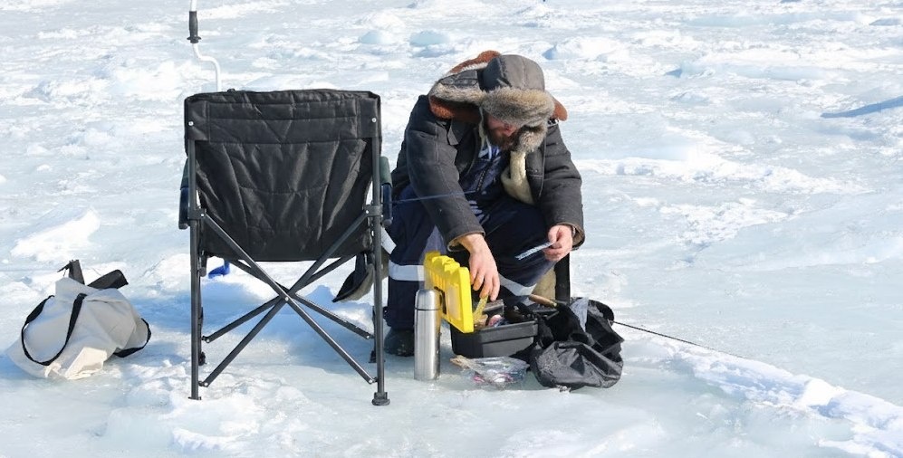 Когда предлагаешь ей то одну блесну, то другую, а она нос воротит...