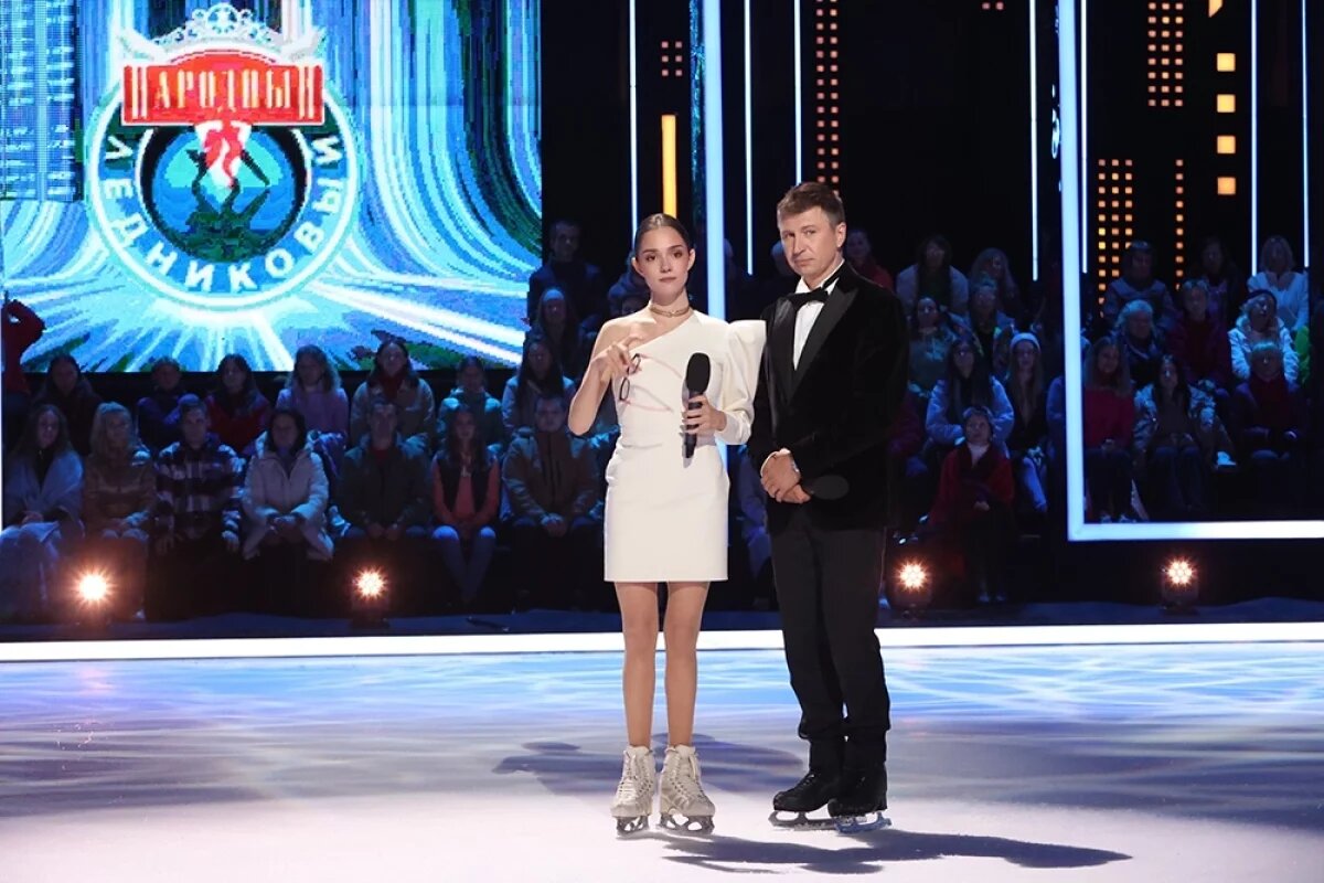    Евгения Медведева, ведущая проекта «Ледниковый период», с соведущим Алексеем Ягудиным.