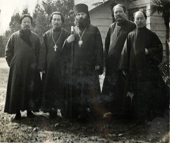     Епископ Виктор с китайским духовенством. Шанхай, 1933 г.