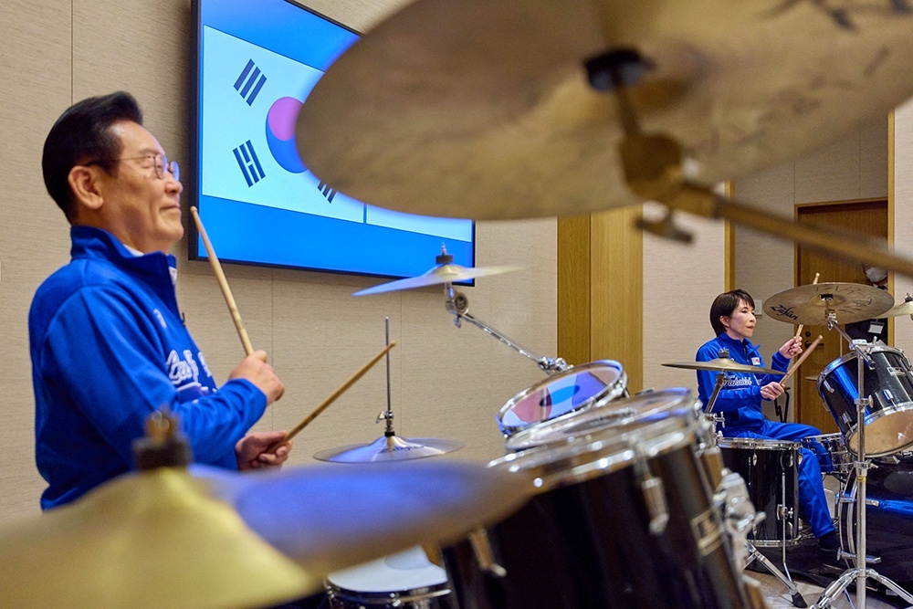    Президент Южной Кореи Ли Чжэ Мён и премьер-министр Японии Санаэ Такаити / Фото: REUTERS