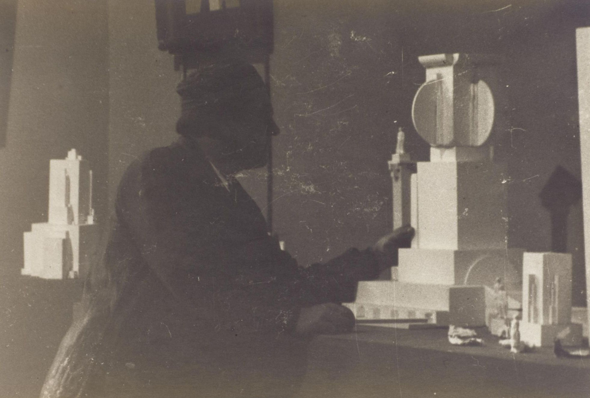 ▪️Казимир Малевич в своей студии. 1930-ые.