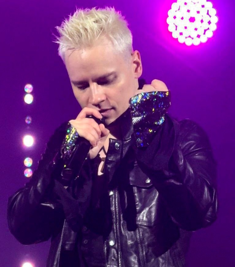 Артистизм SHAMAN и энергия покоряет зрителей. 