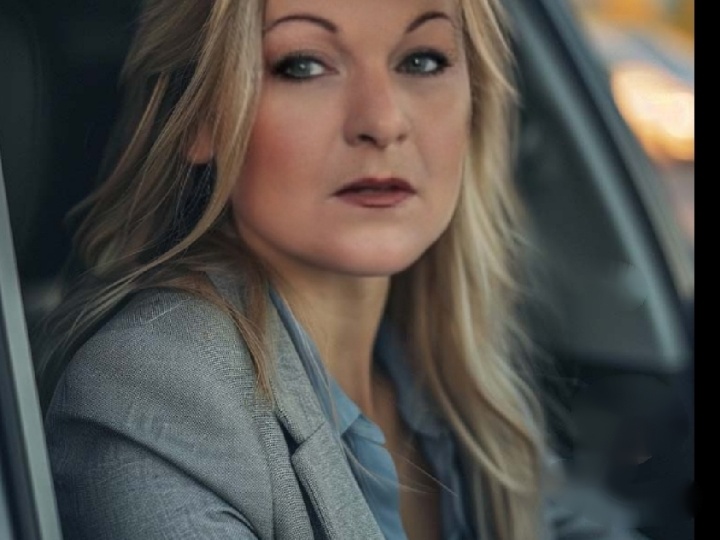 -Я отозвала исполнительный лист. Во-первых, он настроил против меня детей, во-вторых, мне его жалко, в-третьих, он обещал...Фермер.