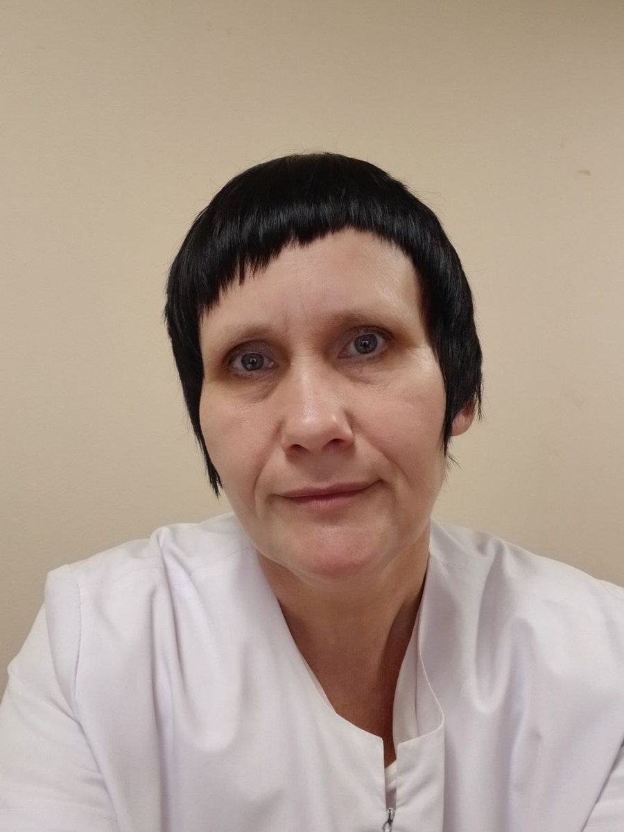 Как я работаю с этим как психолог
Моя задача — помочь человеку не просто отказаться от поведения, а восстановить контакт с собой. Мы идем по нескольким путям