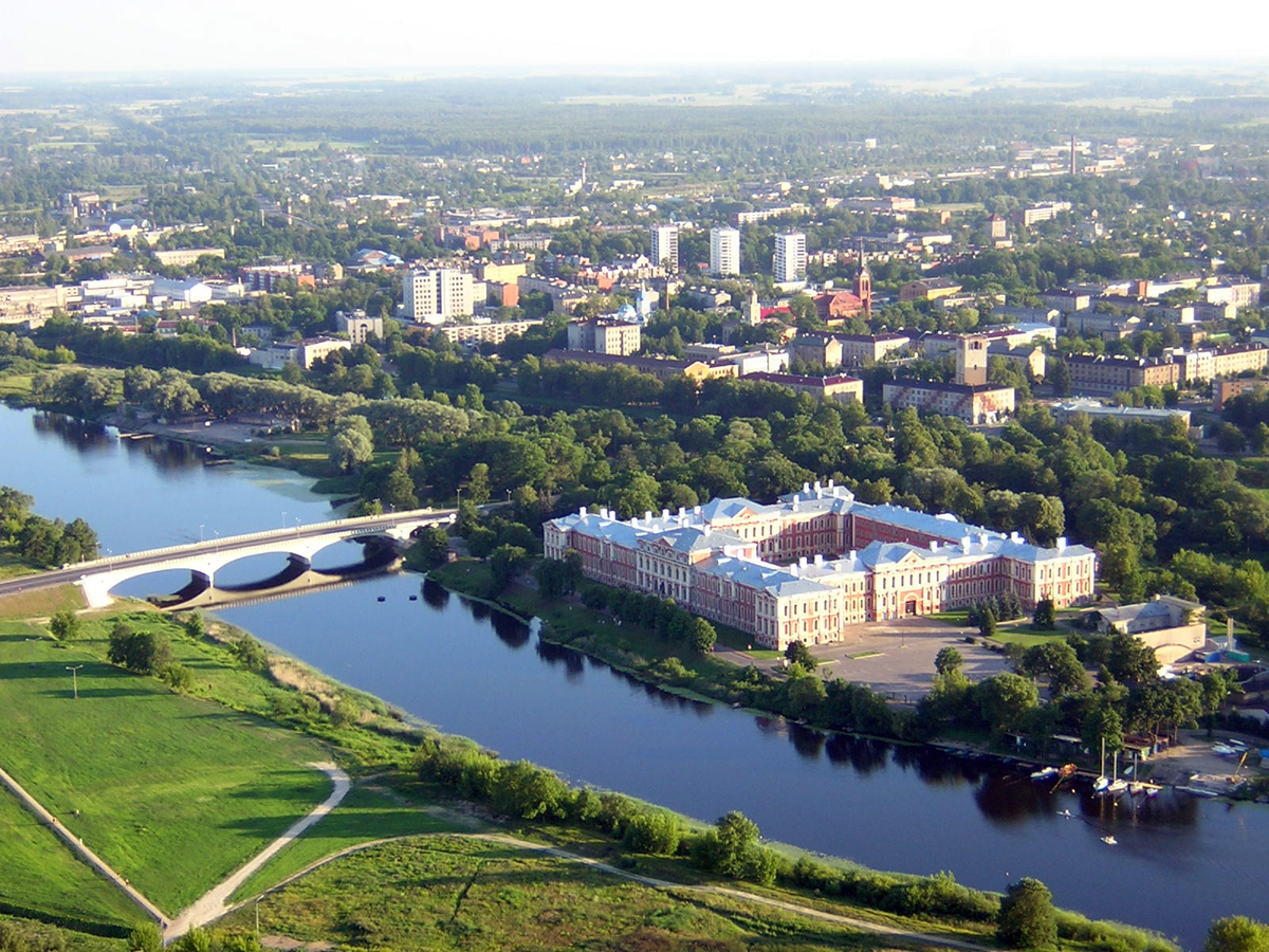 Елгава. Фото с сайта https://tourweek.ru/gallery/84524. Взято с Яндекс.Картинки