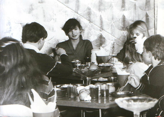 на фото праздничный ужин, поэтому полдник дали в ужин.