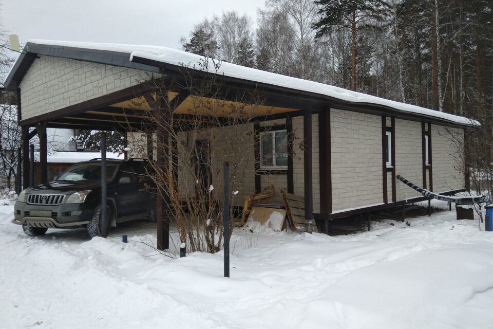 Это прошлогоднее фото, а сейчас ещё крытый двор появился с кровлей 50кв.м.