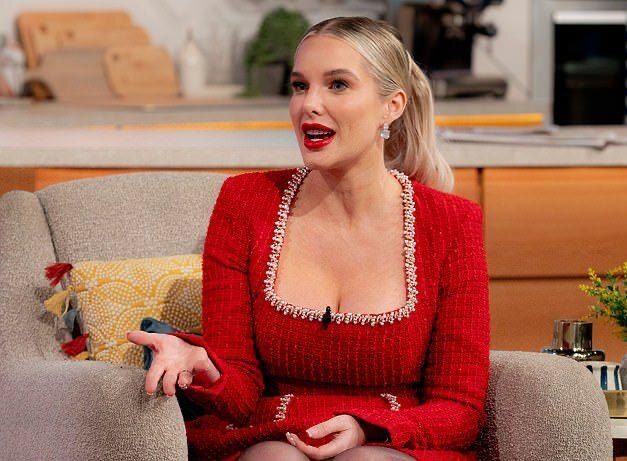    Хелен Флэнаган обрела популярность в 16 летСоцсети