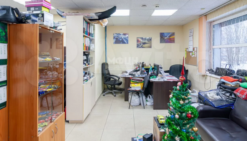    Офисное здание с ангаром продают в Петрозаводске за 55 млн рублейАвито