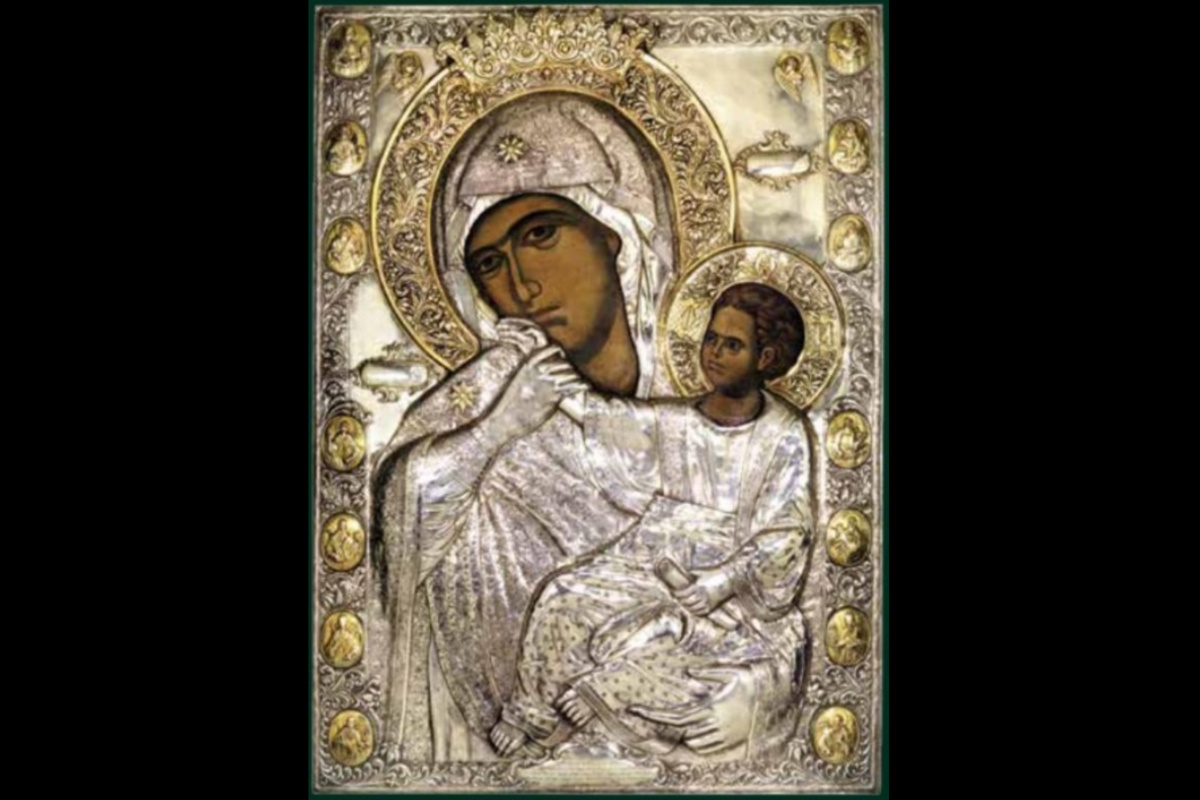 Положение лиц Богоматери и Богомладенца на иконе осталось именно таким, каким, по преданию, оно стало в момент чуда. Фото: Wikipedia/Public Domain