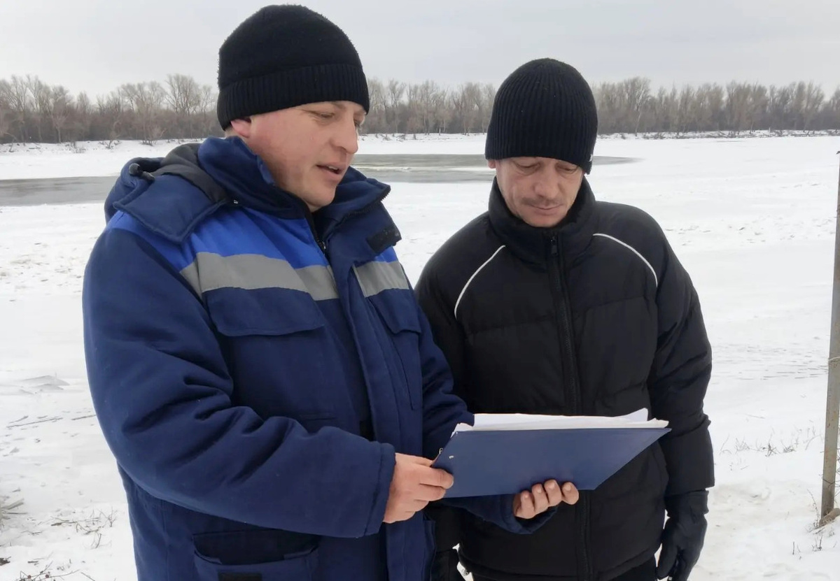 Астраханские Спасатели  проводят рейды на замерзших водоемах