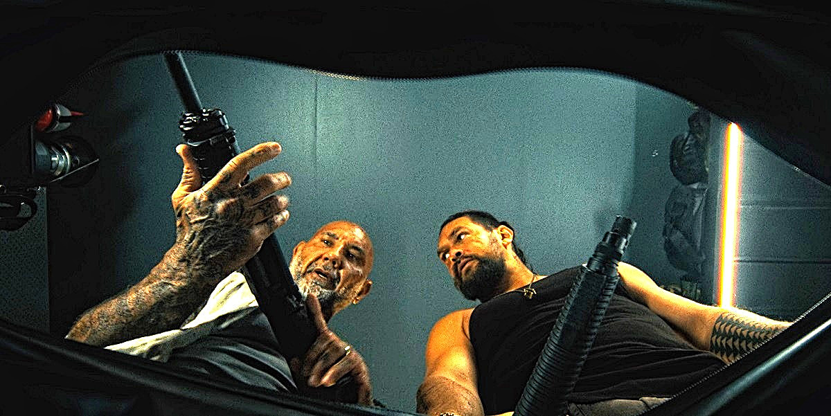 Засовывать операторов в багажник машины больше не тренд. Теперь в моде запихивать их в сумки и баулы. 