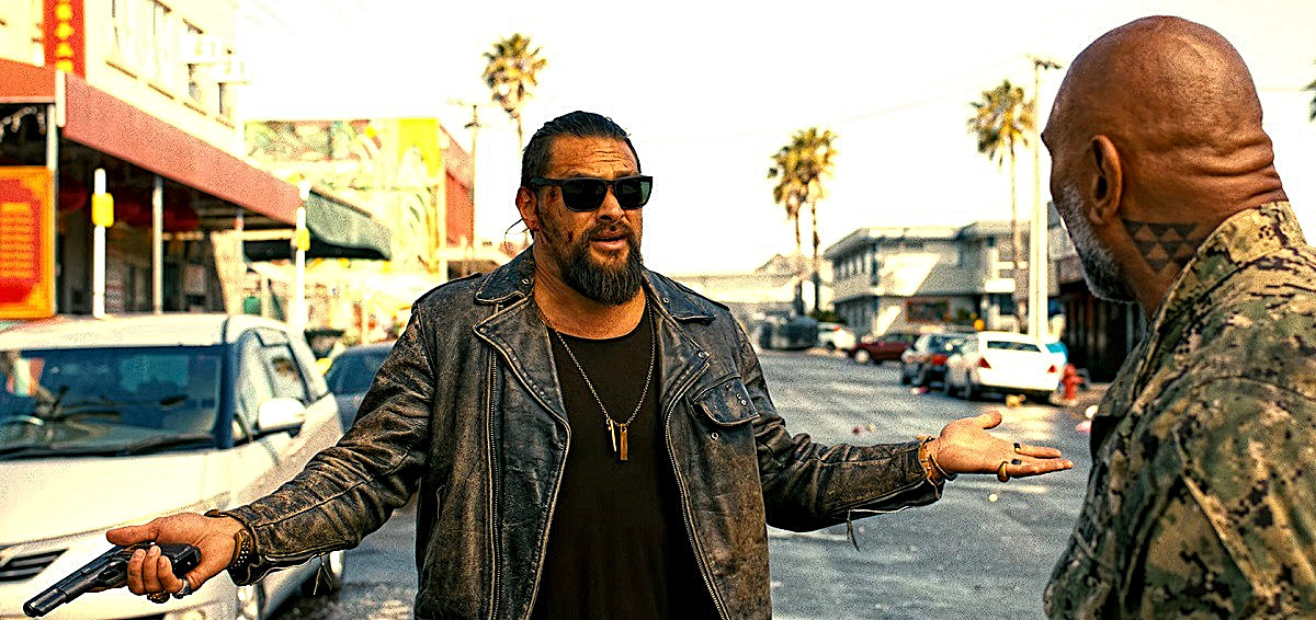 - Да, прошляпил "6000 миль до Голливуда" всю свою статистику, прикинь! Юбилейные 3000-й обзор и 60000 подписчиков случились на канале давно - а он, бестолочь, лишь сейчас это заметил.