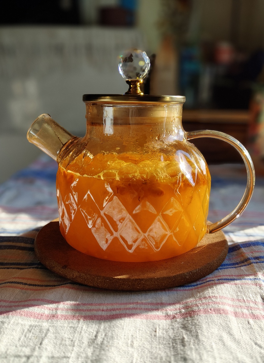 Спасалась теплыми чаями и морсами