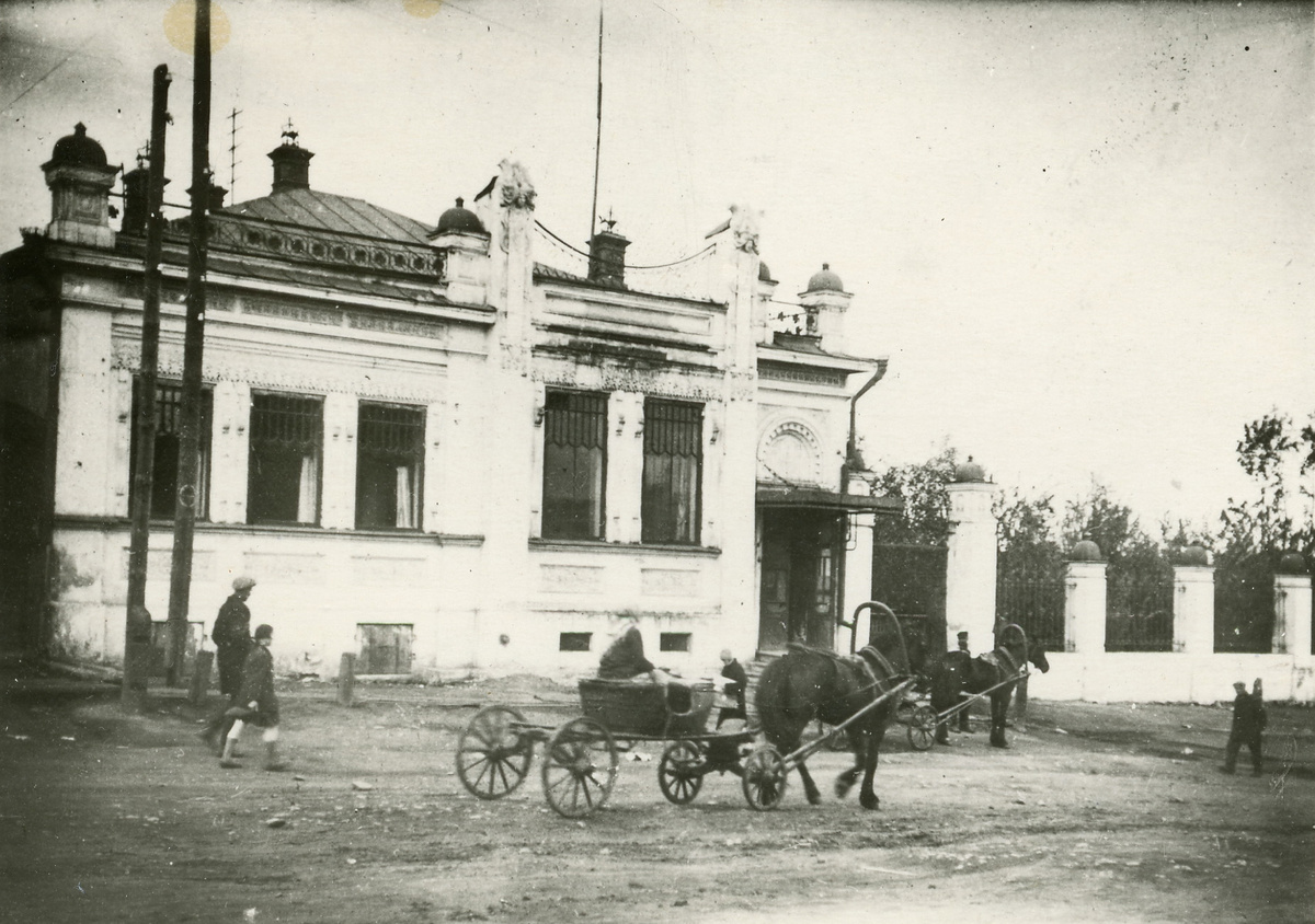 Здание, в котором в 1924 году было размещено отделение Госбанка СССР. Ул. Карла Маркса, 21. 1910-е гг.