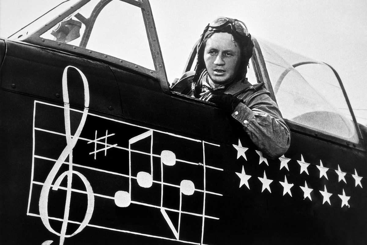    Режиссер-постановщик и исполнитель главной роли капитана Титаренко - Леонид Быков./Осипов / РИА Новости