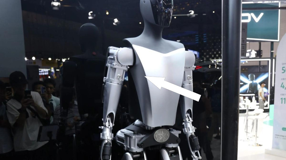    Илон Маск показал робота, но обман раскрылся в секунду