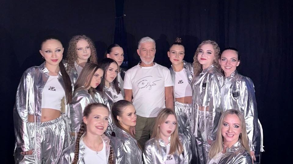 Многие когда-то мечтали оказаться на большой сцене под светом софитов, аплодисменты зрителей 💫 И чудеса действительно случаются