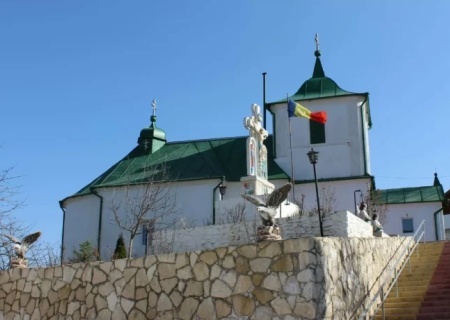    В Молдавии продолжаются захваты православных храмов и попытки перевести верующих под юрисдикцию Румынии