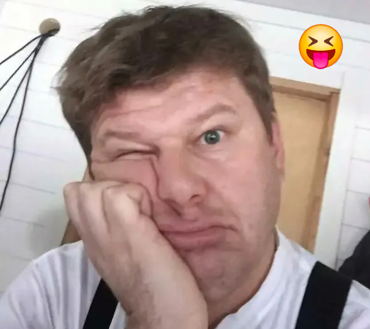 Нанесли ему урон, значит - лезет на рожон!!!