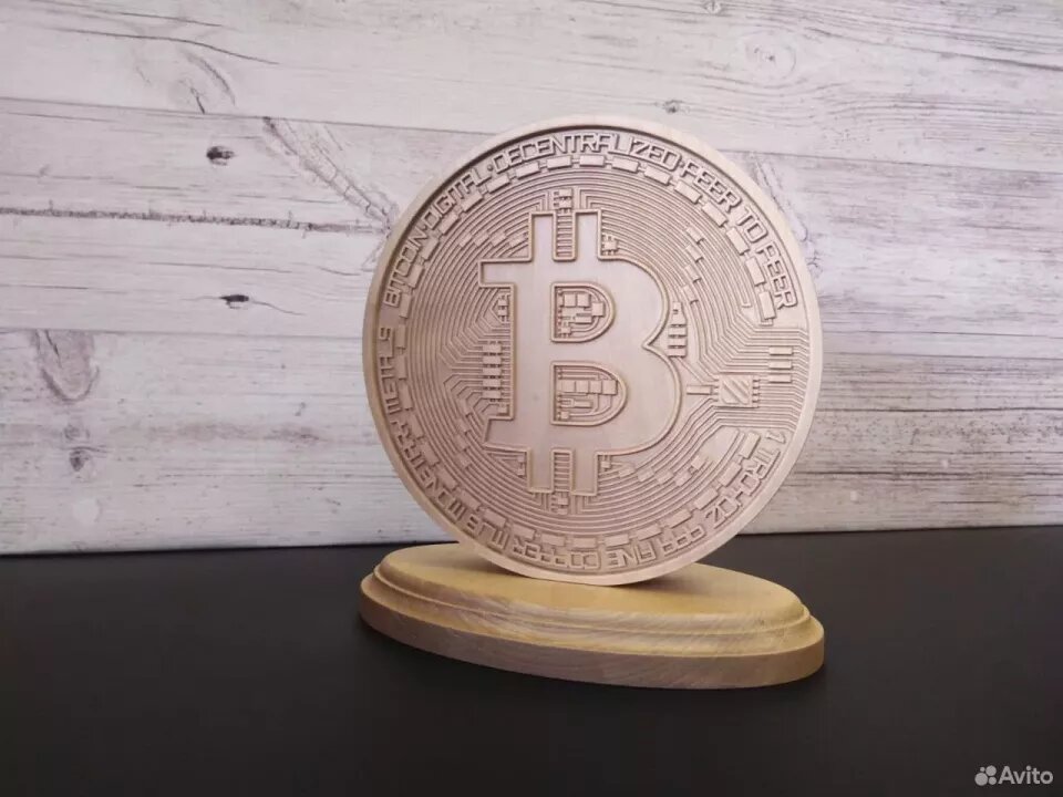    Деревянный биткоин. Источник: avito