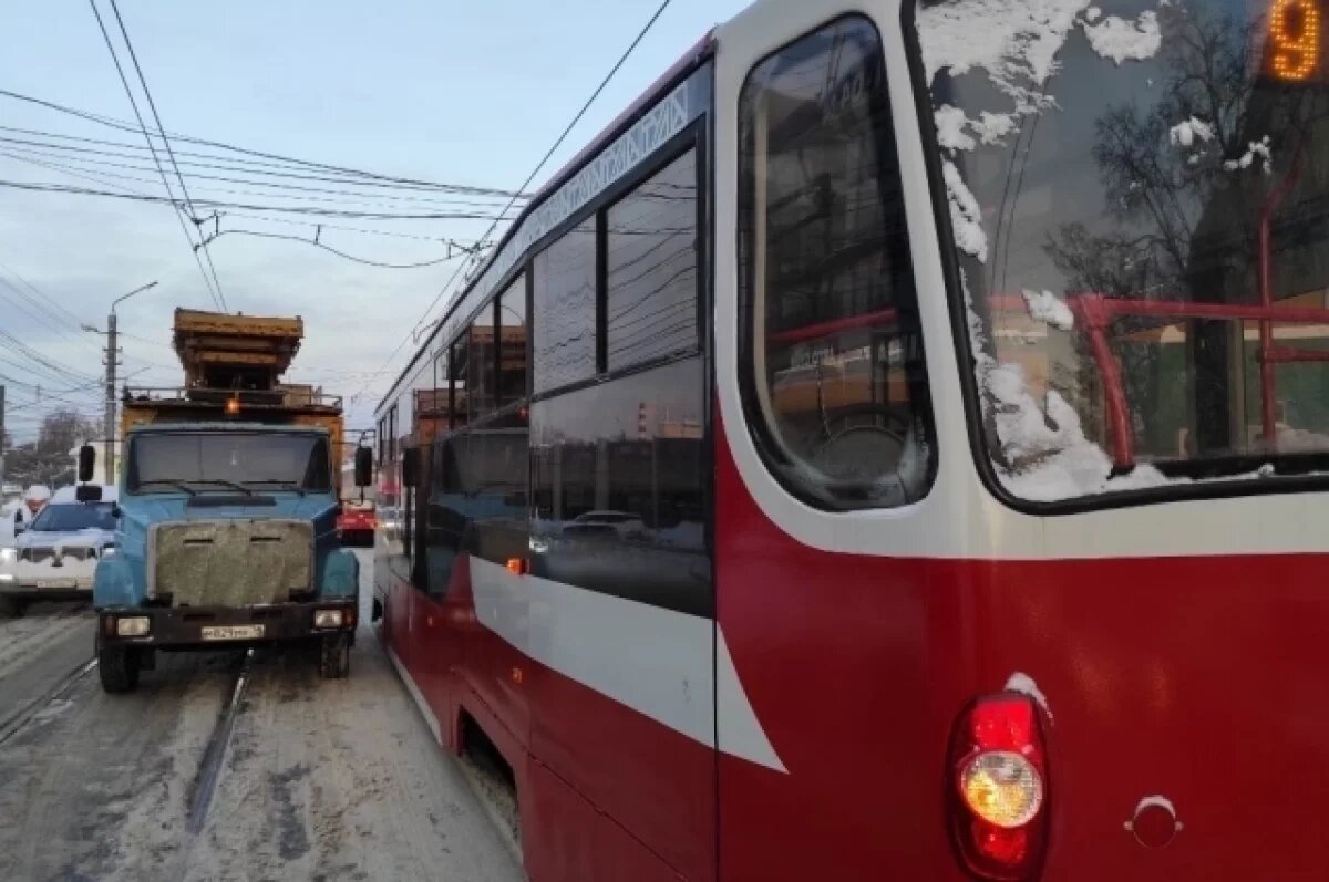    В Туле на улице Епифанской и Пролетарском мосту встали трамваи