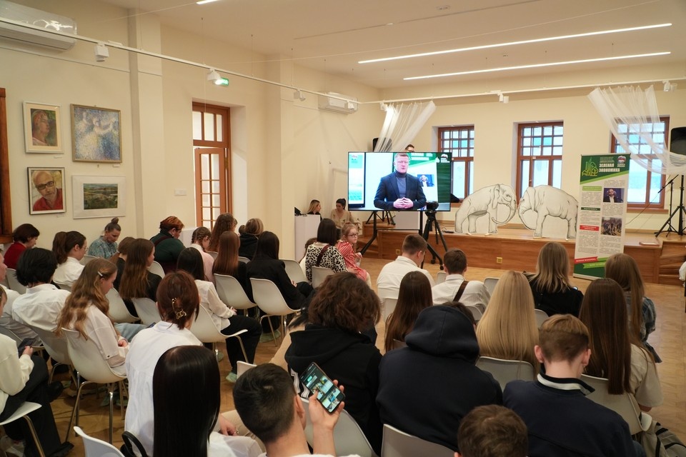    Награждение самых активных участников акции состоялось на даче купца Головкина / Фото: предоставлено реготделением партии "Единая Россия"