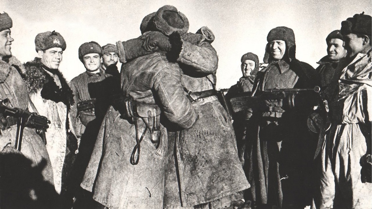 Встреча бойцов 21-й и 62-й армии на северо-западных склонах Мамаева кургана. 26.01.1943 г.
