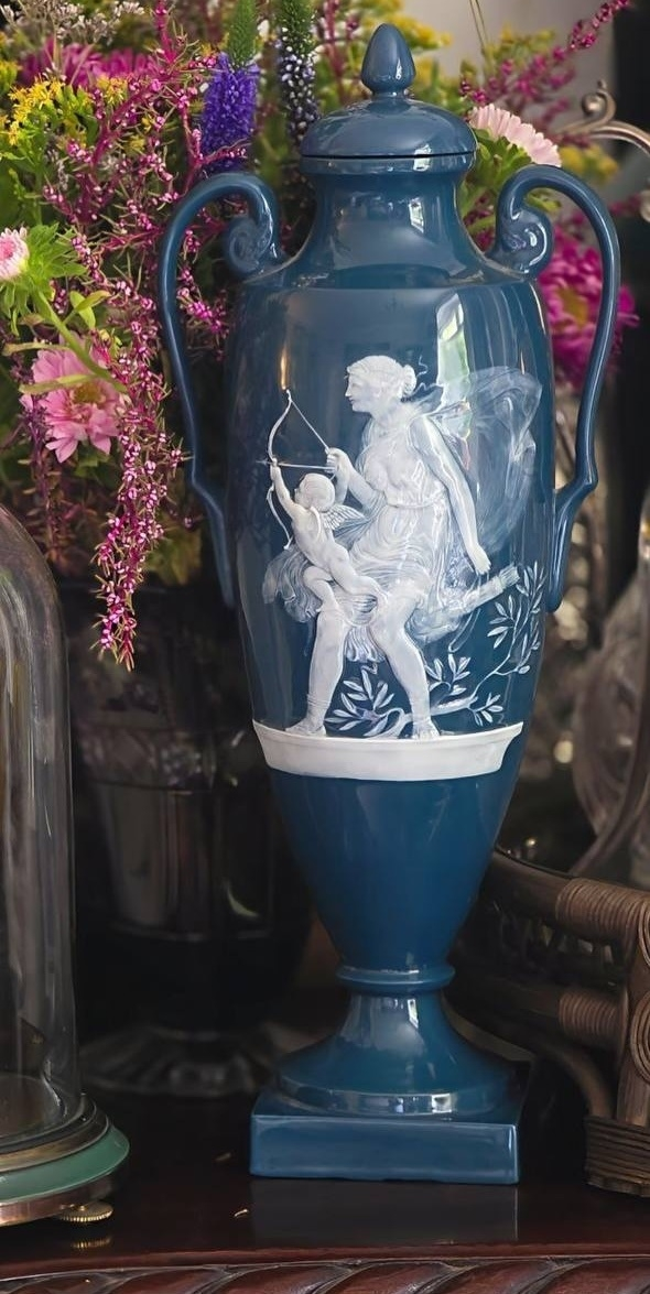 Выпуклые изображения на керамике