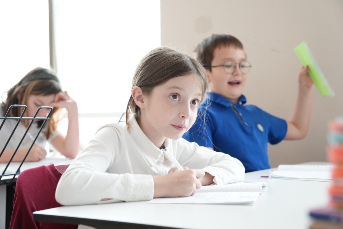 "Домашнюю" нагрузку хотят перенести в класс. Международная школа "Унискул" уже сегодня учится так.