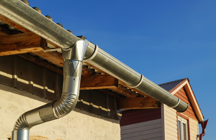 Наружный организованный водосток: водосборные желоба и водосточная труба