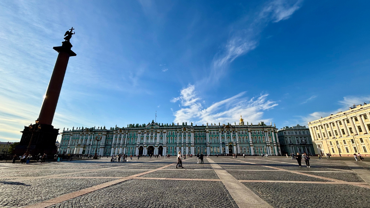 Дворцовая площадь в Санкт-Петербурге