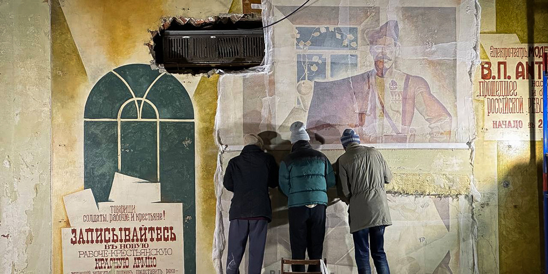Фрески дальнего следования: как 200 жителей Саратова спасали стенные росписи старого вокзала