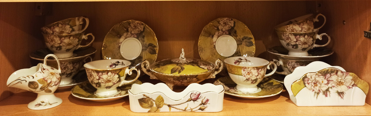 Всё поместилось. Но "пирамидки" по углам остались) 